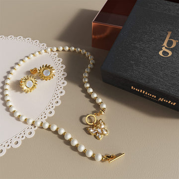 Boxed Daisy Spring Necklace Earrings Set