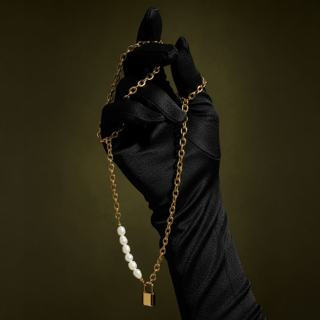 Elinor Freshwater Baroque Pearls Lock-Pendant Necklace