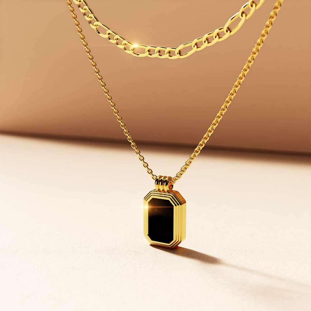 Gilded Noir Black Shell Necklace in Gold