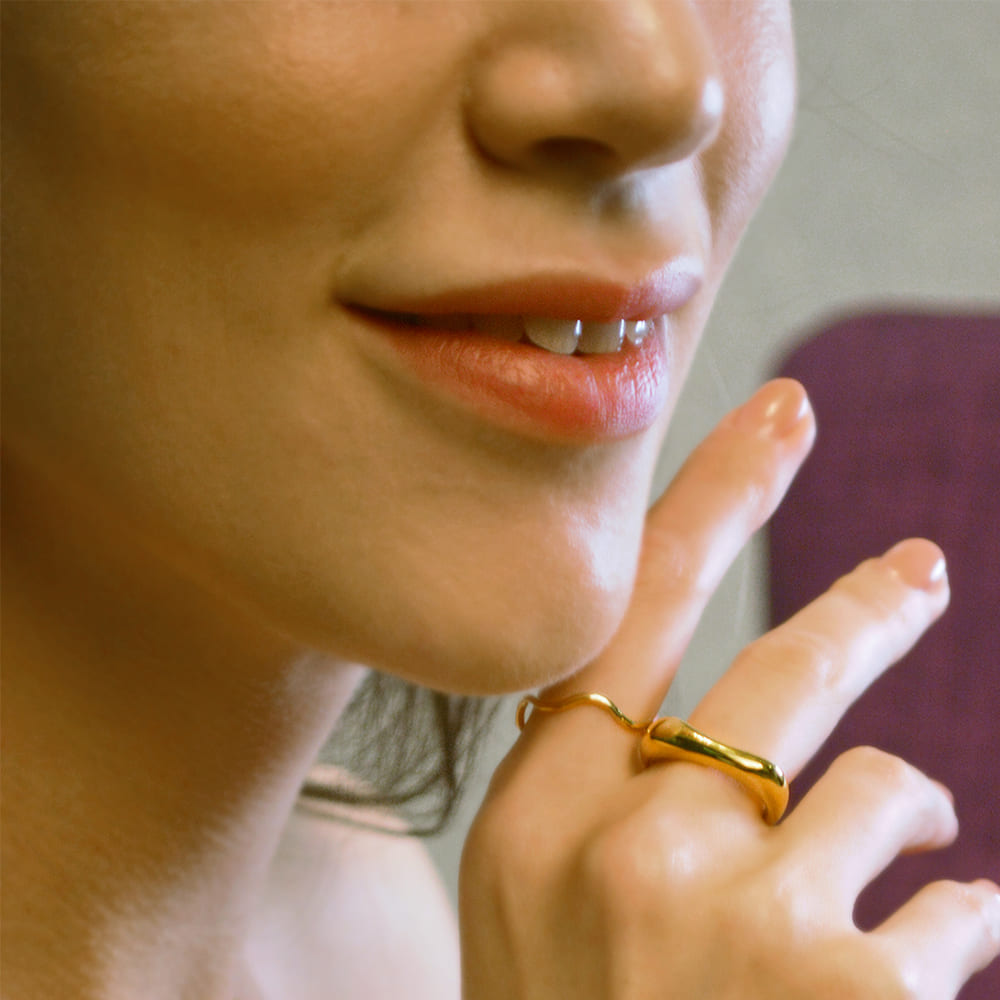 Charisma Wavy Ring In Gold