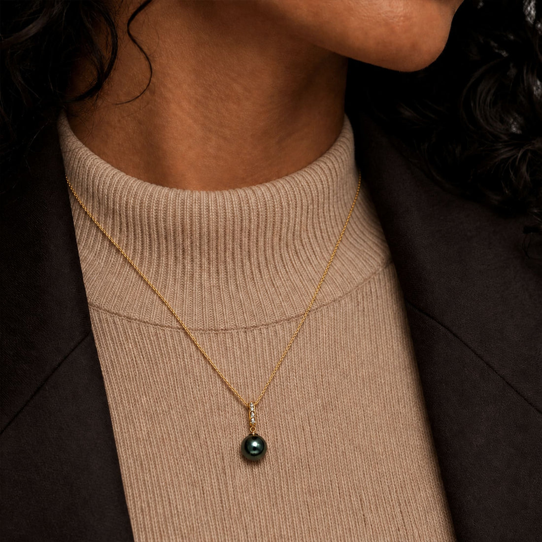 Krystal Couture Lustrous Pendant Necklace Embellished with Swarovski® Crystal Iridescent Tahitian Look Pearls
