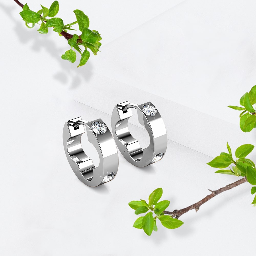 Classic Round Stud Earrings in White Gold Adorned with Crystals from Swarovski¬Æ