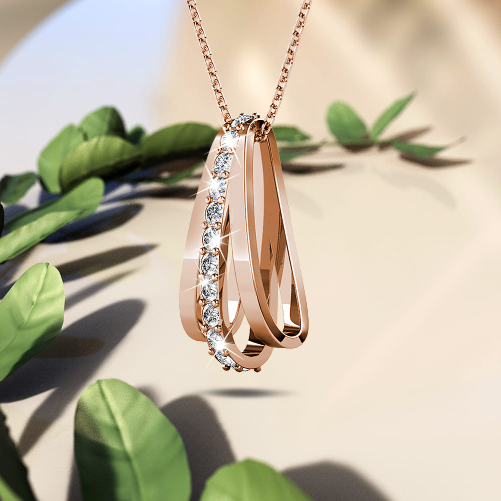Sparkly Triple Round Necklace in Rose Gold Adorned With Swarovski Crystals
